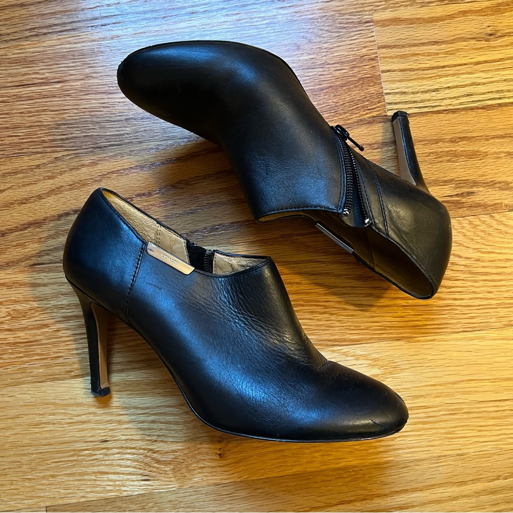 Coach black leather side zip ankle boots size 6.5